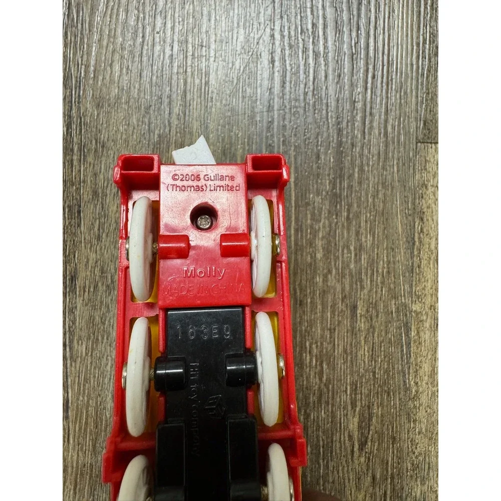 Thomas & Friends TrackMaster Molly Yellow Engine HiT Toy Company 2006 Motorized